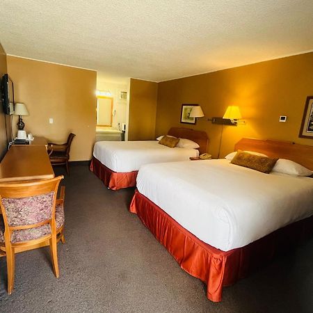 Travelodge By Wyndham Moose Jaw Bagian luar foto