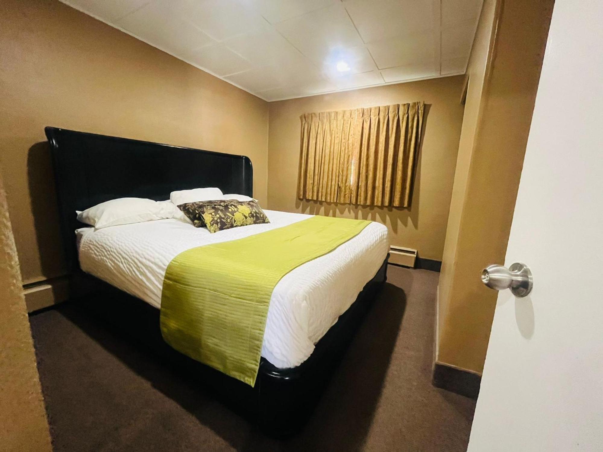 Travelodge By Wyndham Moose Jaw Bagian luar foto
