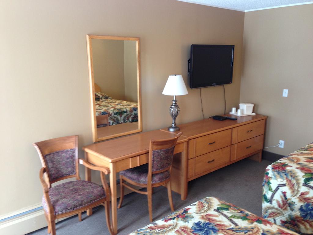 Travelodge By Wyndham Moose Jaw Bagian luar foto