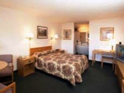 Travelodge By Wyndham Moose Jaw Bagian luar foto